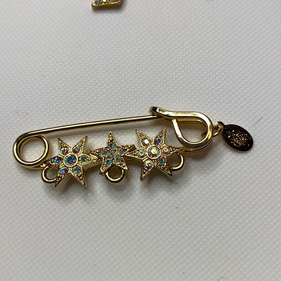 Kirk's Folly Jewelry - Kirk's Folly VTG Aurora Borealis Rhinestone Star Safety Pin, place for charms.